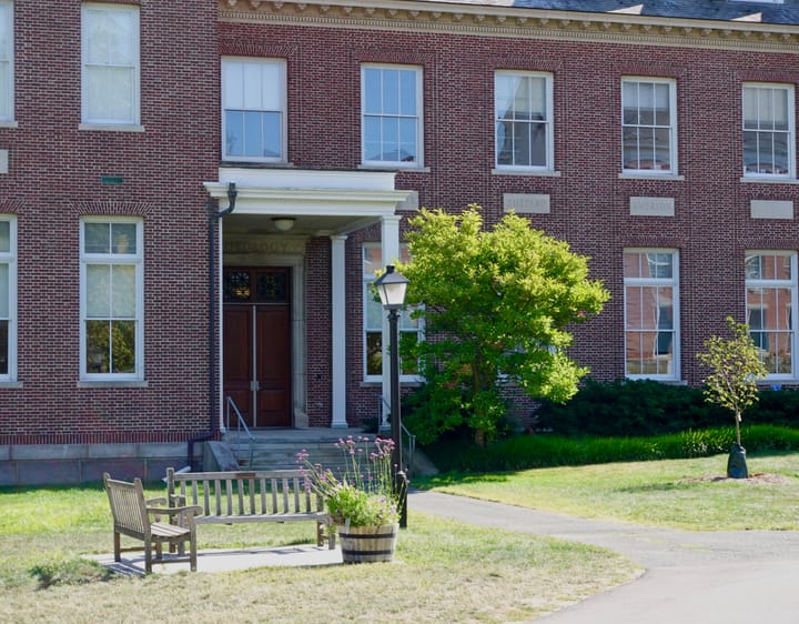 College Discontinues Arabic Language Courses